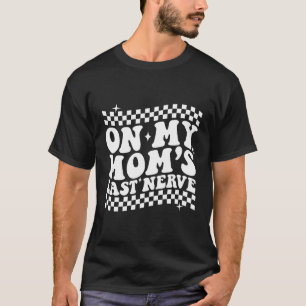 Op mijn moeders laatste zenuw op de rug t-shirt