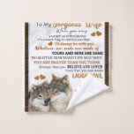 Op mijn Wolf Wife Birthday Gift, een paar bruiloft Washandje<br><div class="desc">Op mijn Wolf Wife Birthday Gift,  een paar bruiloft</div>