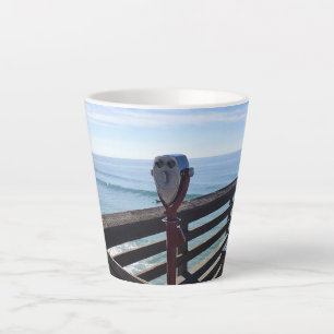 Op Newport Pier, Newport Beach, Californië Latte Mok