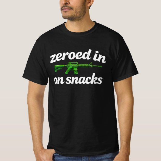 Op snacks gericht grappig geweer doel T-shirt (Voorkant)