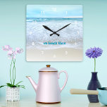 Op strand Time California Ocean Waves Foto Modern Vierkante Klok<br><div class="desc">"Op het strand." Herinner jezelf de verse zoutgeur van de oceaanlucht wanneer je de tijd controleert op deze verbluffende, pastelkleurige fotowandklok en het schuimende lichtturquoise blauw surf van Zuid-Californië ervaart. Uw keuze uit een rond of vierkant klokgezicht. Maakt een geweldig cadeau voor het huishouden! U kunt deze muurklok gemakkelijk personaliseren....</div>