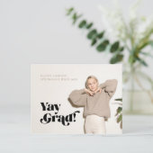 Op Trend Minimalist Neutral Photo Afstuderen Annou Aankondigingskaart (Staand voorkant)