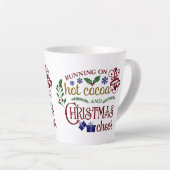 Op warme cacao en kerstmis latte mok (Rechterhoek)