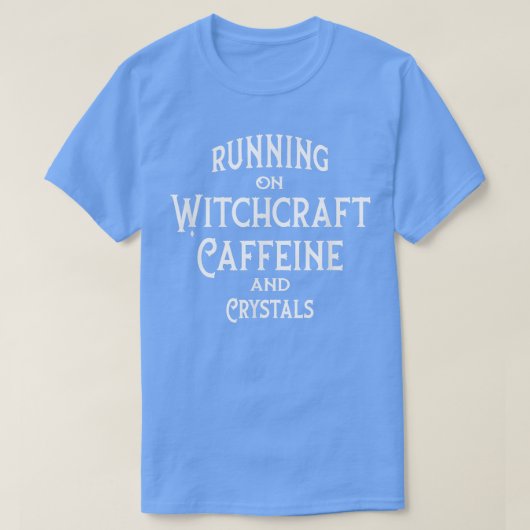 Op Witchcraft, Caffeine en Crystals Cheek T-shirt (Design voorkant)