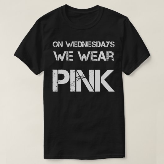 Op woensdag Draag we Pink Funny Quote T-shirt (Design voorkant)