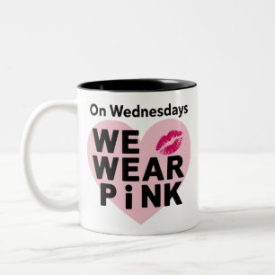 Op woensdag Draag we Pink Funny Valentijn Tweekleurige Koffiemok
