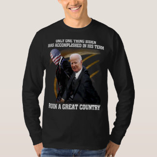 Op zijn minst één ding heeft Bi Den in zijn rug be T-shirt