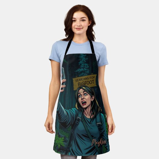 Op zoek naar Bigfoot Sasquatch Selfie Schort (Gedragen)
