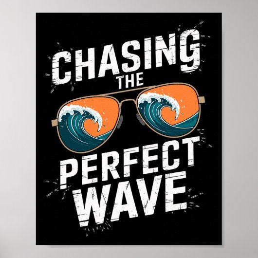 Op zoek naar de perfecte golf surfen - Strandavont Poster (Voorkant)