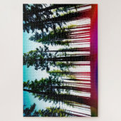 Op zoek naar een bos van hoge bomen met rood legpuzzel (Verticaal)