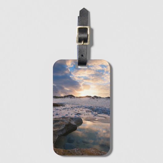 Op zonsondergang in een puddle bagagelabel (Voorkant (verticaal))