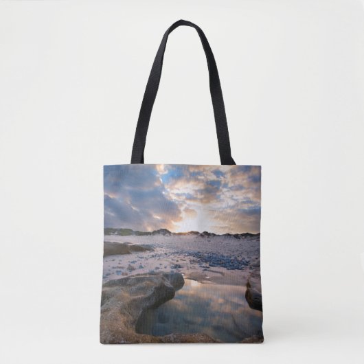 Op zonsondergang in een puddle tote bag (Voorkant)
