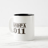 Opa 2011 tweekleurige koffiemok (Voorkant links)