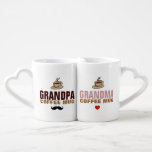 Opa & Grootmoeder Romantisch Loversmokken<br><div class="desc">Voor hem: de woorden "GRANDPA-mok" en een kleine snor. Voor haar: hetzelfde ontwerp,  met het woord GRANDMA en een beetje rood hart. Een geweldig idee voor je beste grootouders ooit</div>