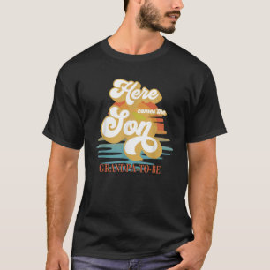 Opa hier komt de zoon Baby shower familie wedstrij T-shirt