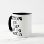 Opa is nog steeds cooler dan de kleinkinderen mok (Voorkant links)