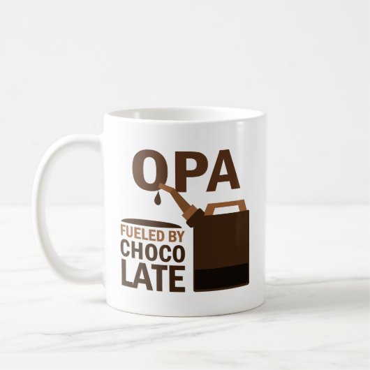 Opa met chocolade koffiemok (Links)