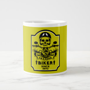 Opa motorrijder grote koffiekop