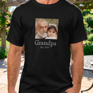 Opa Oprichting Foto Wit Krachtig Minimaal Tekst T-shirt