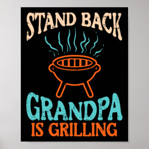 Opa staat te grillen BBQ Reddingsopa Poster