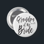 Opa van de Bride | Manuscript Wedding Ronde Button 5,7 Cm<br><div class="desc">Maak de Opa van de bruid extra gewaardeerd met deze speciale douanenaam gepersonaliseerde knopen.

Het kenmerkt de woorden "Opa van de bruid"in een elegante tekst van de manuscriptstijl.</div>