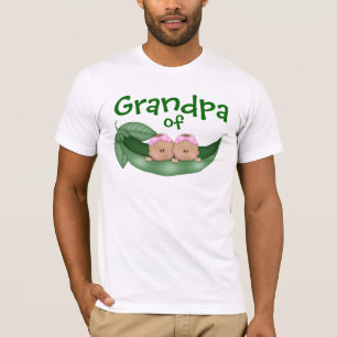 Opa van tweelingmeisjes met donkere huid t-shirt