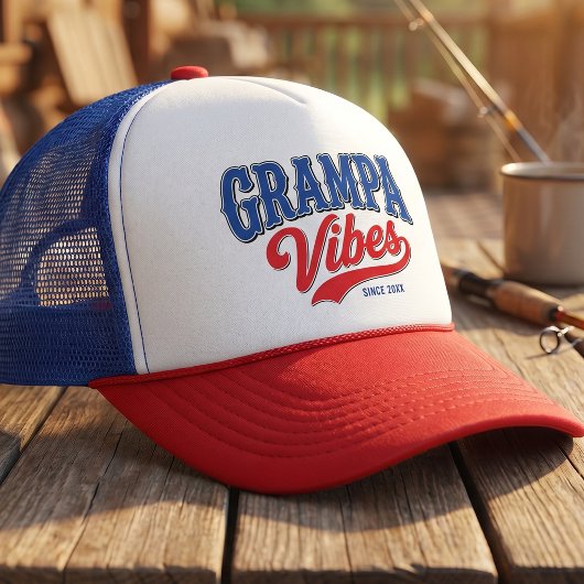 Opa Vibes Rood Blauw Retro Tekst Design Trucker Pet