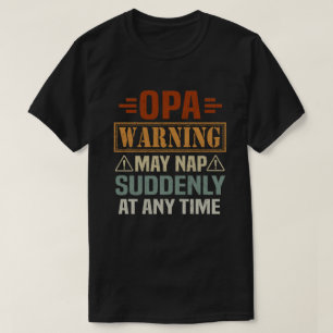 Opa waarschuwt dat hij op elk moment plotseling ee t-shirt