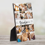Opa We houden van je hart Moderne fotocollage Fotoplaat<br><div class="desc">We houden van je opa! Cute,  modern aangepaste fotocollage plaque aan show opa hoeveel hij liefhad. We houden van dit handgeschreven script met hartbloei,  waardoor dit een hartverwarmend keepascadeau is voor een geliefde grootvader. Personaliseer met 12 favoriete afbeeldingen en uw persoonlijke boodschap en namen.</div>