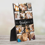 Opa We houden van je hart Moderne fotocollage Fotoplaat<br><div class="desc">We houden van je opa! Cute,  modern aangepaste fotocollage plaque aan show opa hoeveel hij liefhad. We houden van dit handgeschreven script met hartbloei,  waardoor dit een hartverwarmend keepascadeau is voor een geliefde grootvader. Personaliseer met 12 favoriete afbeeldingen en uw persoonlijke boodschap en namen.</div>