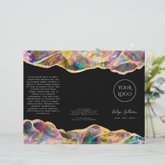 Opaal ontwerp op zwarte brochure (Staand voorkant)