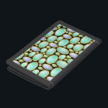 Opal Brooch Gem Gemstone Turquoise Pattern Drievoud Portemonnee<br><div class="desc">Deze portemonnee heeft een opal broch pendant patroon met goudketens. Dit unieke gedrukte ontwerp is gemaakt om eruit te zien als opalen die op een zwarte, aanpasbare achtergrond zijn gerangschikt in een soort mozaïek. De ovaalvormige vormen hebben een ondoorzichtig moeder-van-parelgevoel met roeren blauw, groen en wit. Het is een mooi,...</div>
