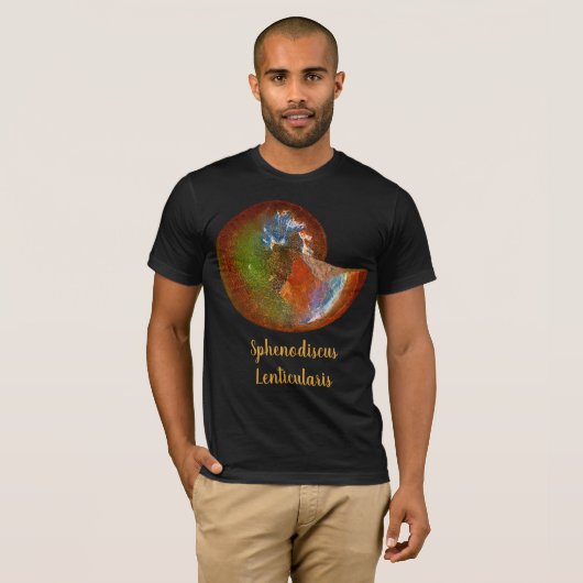 Opalized Sfenodiscus Ammonite Shell T-shirt (Voorkant volledig)