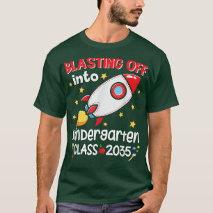 Opblazen in Kindergarten, Kinder jongens achteraan T-shirt