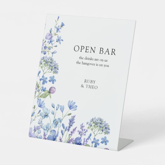 Open Bar Wildflower Periwinkle Bloemen Bruiloft Reclamebord Met Voetstuk (Voorkant)