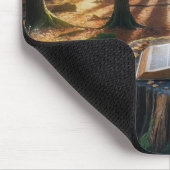 Open bijbel op herfstboomstronk muismat (Hoek)