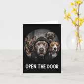 Open De Deur Zombie Honden Grappige Halloween Hond Kaart (Gele Bloem)