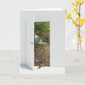 Open deur met herfstscène kaart (Gele Bloem)