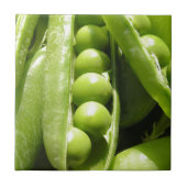 Open groene erwtenpeul, vers in zonlicht tegeltje (Voorkant)