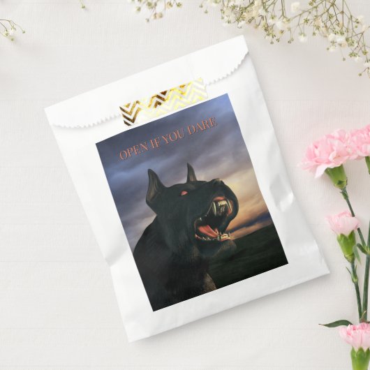 Open If You Dare. Big, black dog Bedankzakje (Gezegeld)