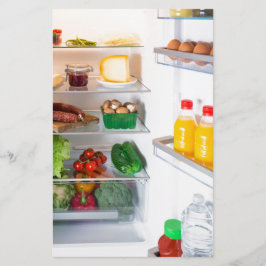 Open koelkast gevuld met voedsel briefpapier