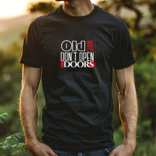 Open nieuwe deur citaat zwart rood witte letter t-shirt