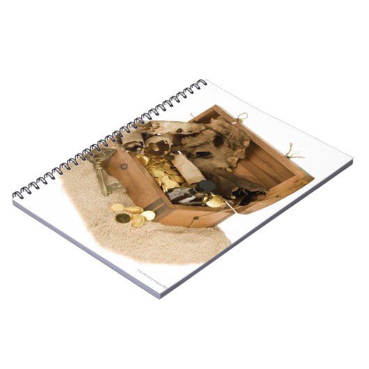Open replica van schatkist op zand notitieboek (Linkerzijde)