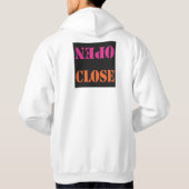OPEN SLUITEN OP ZWART HOODIE (Achterkant)
