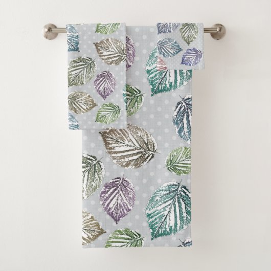 Opengewerkte bladeren op een lichtgrijze achtergro bad handdoek (Insitu)
