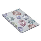 Opengewerkte bladeren op een lichtgrijze achtergro notitieboek (Rechterzijde)