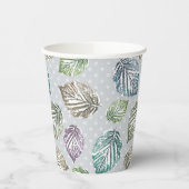 Opengewerkte bladeren op een lichtgrijze achtergro papieren bekers (Links)