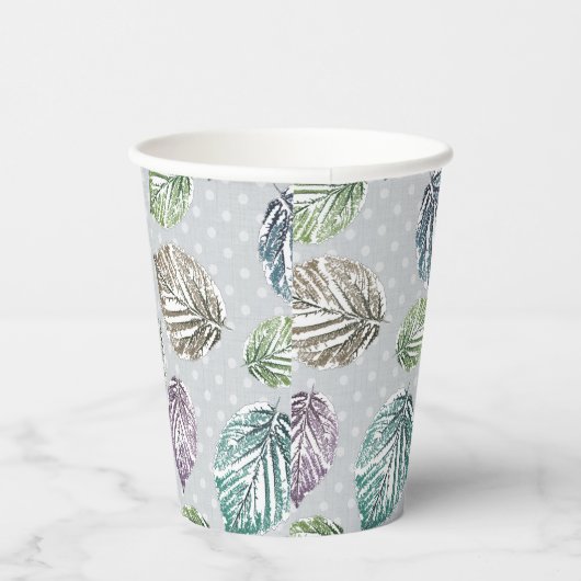 Opengewerkte bladeren op een lichtgrijze achtergro papieren bekers (Rechts)