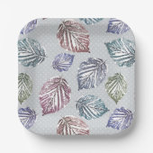 Opengewerkte bladeren op een lichtgrijze achtergro papieren bordje (Voorkant)