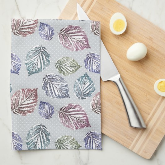 Opengewerkte bladeren op een lichtgrijze achtergro theedoek (Quarter Fold)